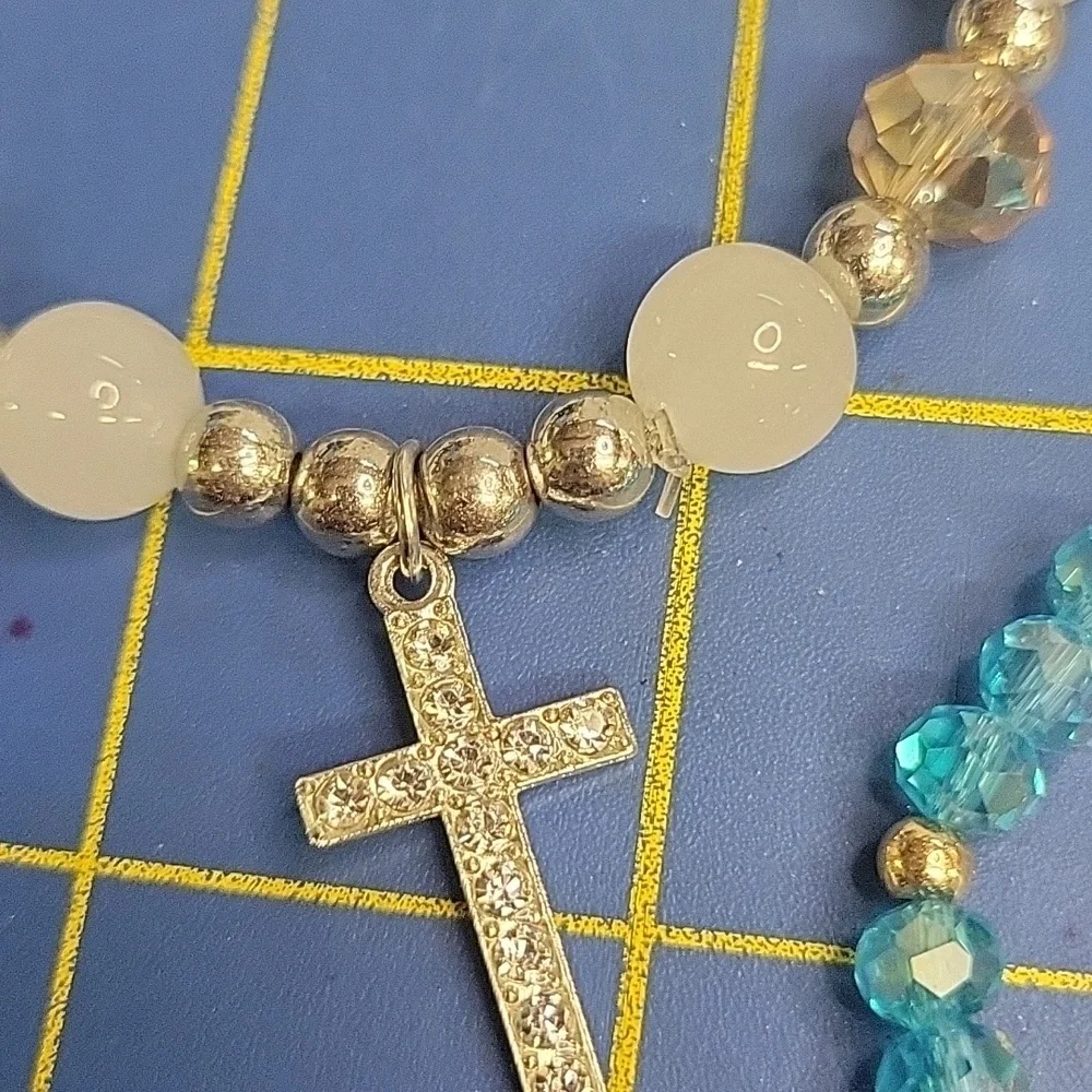 White Teal Gold TONE Bead Stretch 8